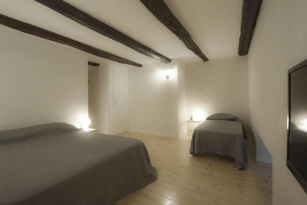 Room, B&B Monaciello, Naples