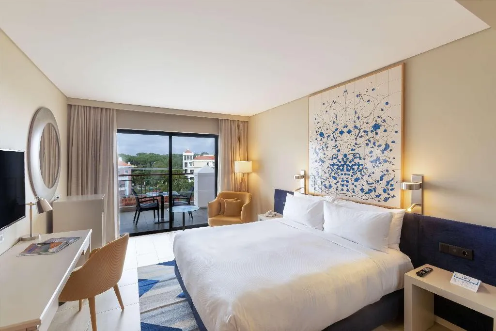 SUITE KING SIZE BED Room, Hilton Vilamoura As Cascatas Golf Resort & Spa, Algarve