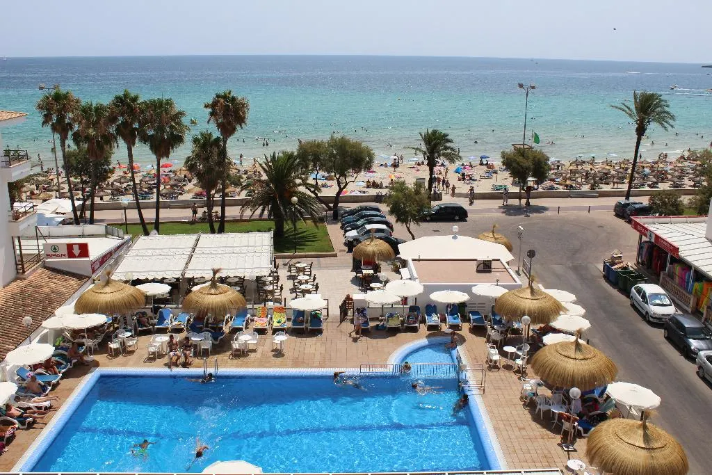 Pool, R2 Veronica, Majorca