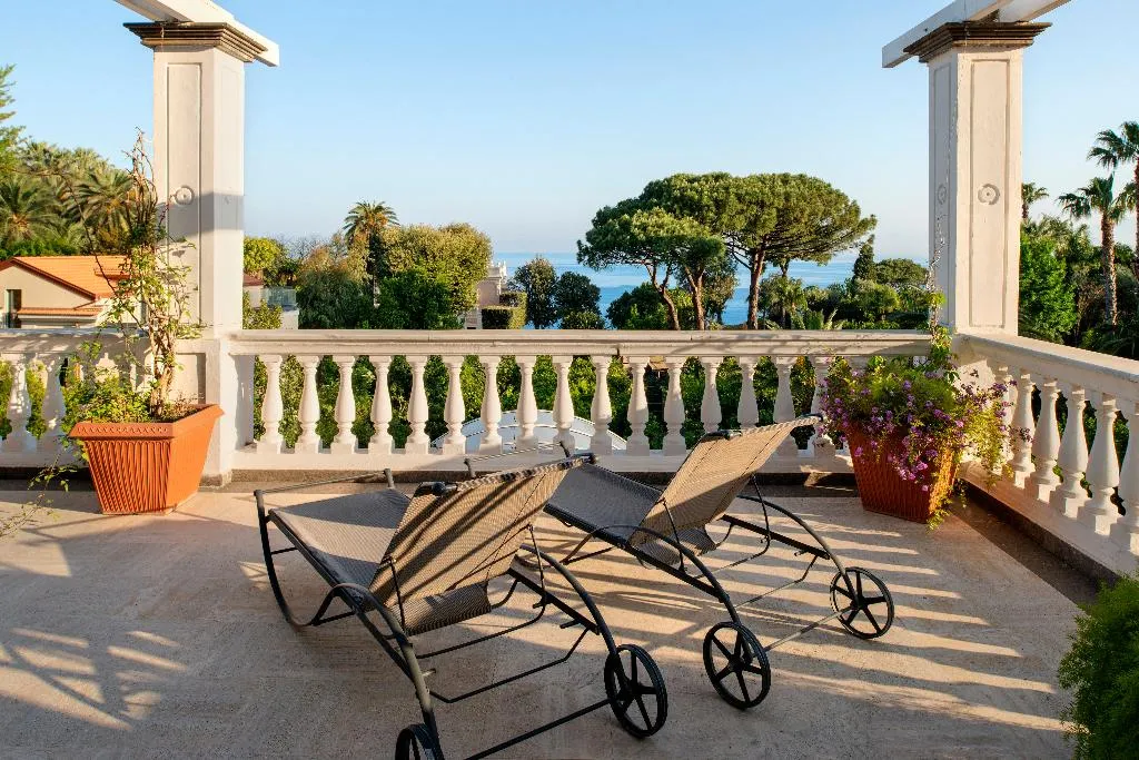 SUITE Presidential WITH VIEWS Room, Grand Hotel Cocumella, Naples