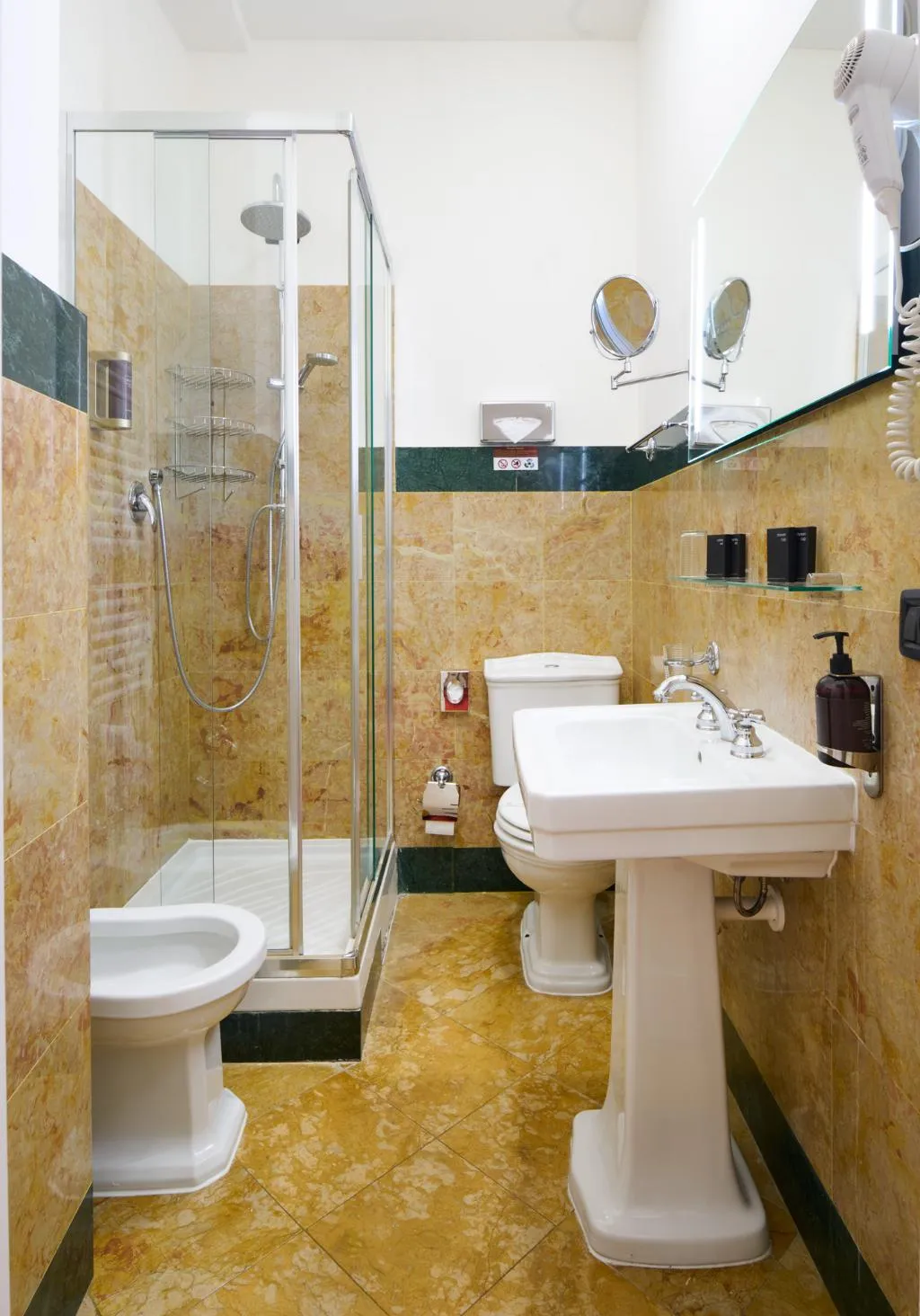 FAMILY ROOM ONE BEDROOM ONE BATHROOM Room, Residence Leon D'Oro, Prague