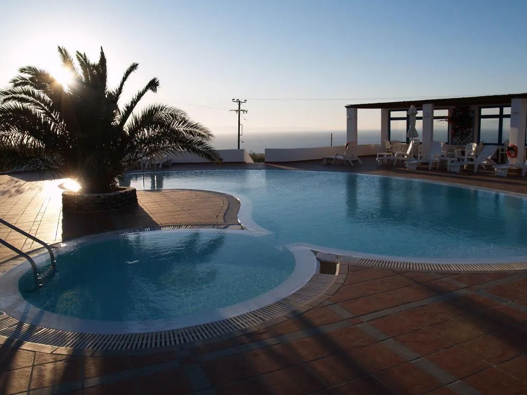 Pool, Anemomilos, Santorini