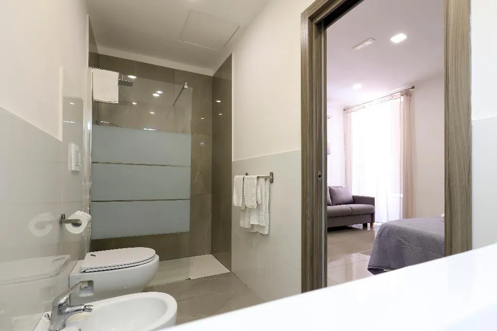 QUADRUPLE COMFORT Room, La Pace, Naples