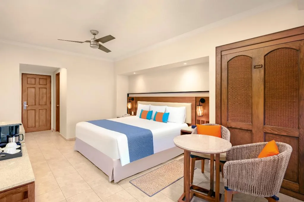 DOUBLE DELUXE LAGOON VIEW Room, GR Solaris Cancun All Inclusive, Cancun Area