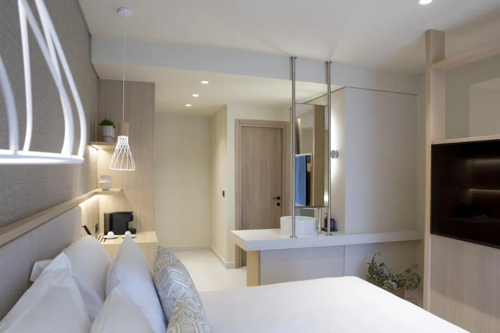 JUNIOR SUITE SEA VIEW WITH PRIVATE POOL Room, MERAVIA Leonardo Limited Edition, Halkidiki