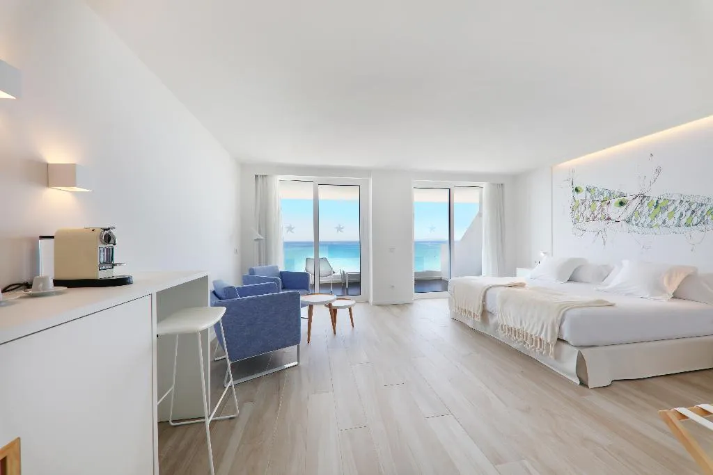JUNIOR SUITE SEA VIEW Room, Iberostar Waves Bahía de Palma, Majorca