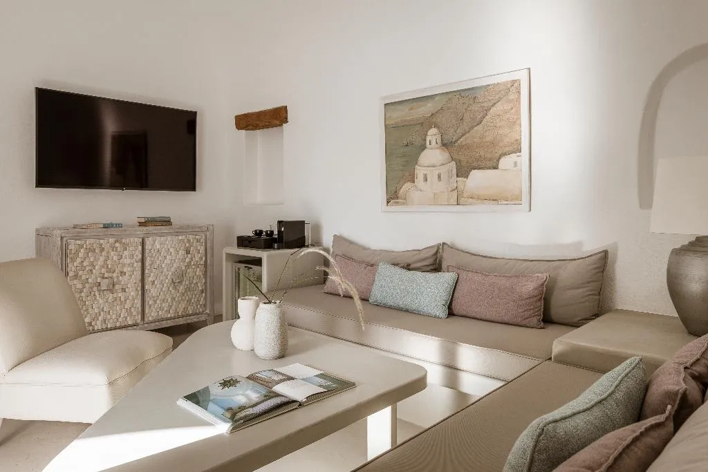 STUDIO TWO BEDROOMS WITH PRIVATE POOL Room, Aqua Luxury Suites, Santorini