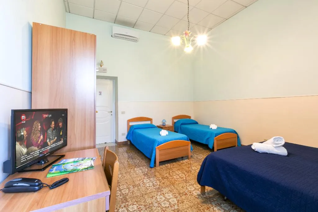 QUADRUPLE STANDARD Room, Sisters' Hostel, Naples