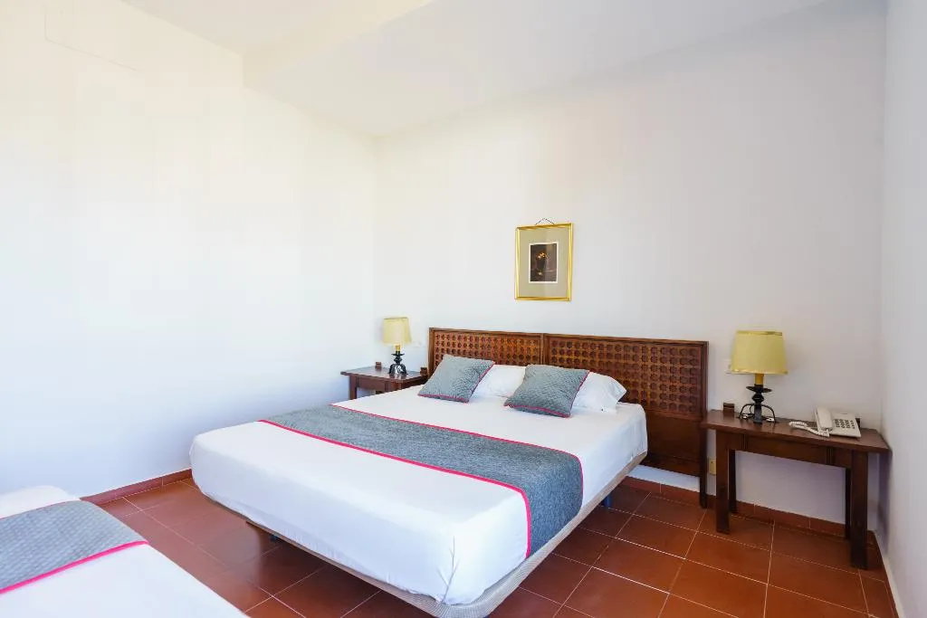 TRIPLE SUPERIOR Room, Hotel Las Cumbres, Andalucia