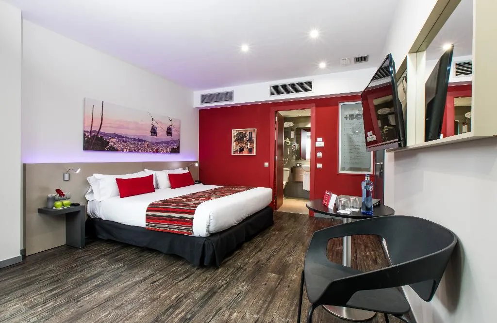 DOUBLE DELUXE WITH BALCONY Room, Leonardo Boutique Hotel Barcelona Sagrada Familia, Barcelona