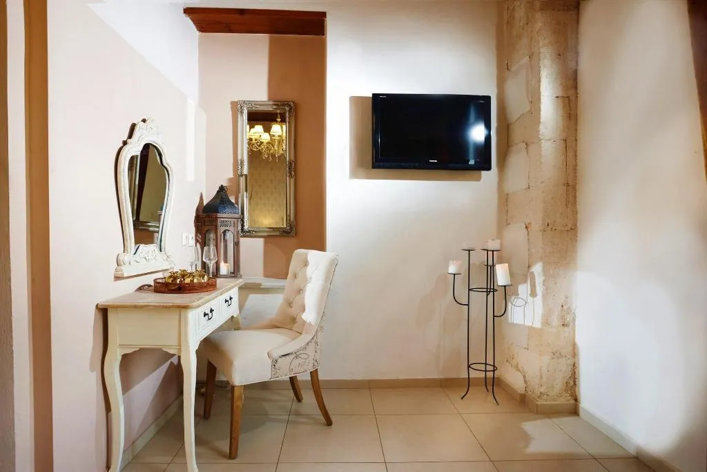Room, Archontiko - Rethymno Old Town Suites, Crete