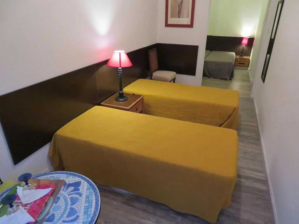 Room, A Ponte, Lisbon