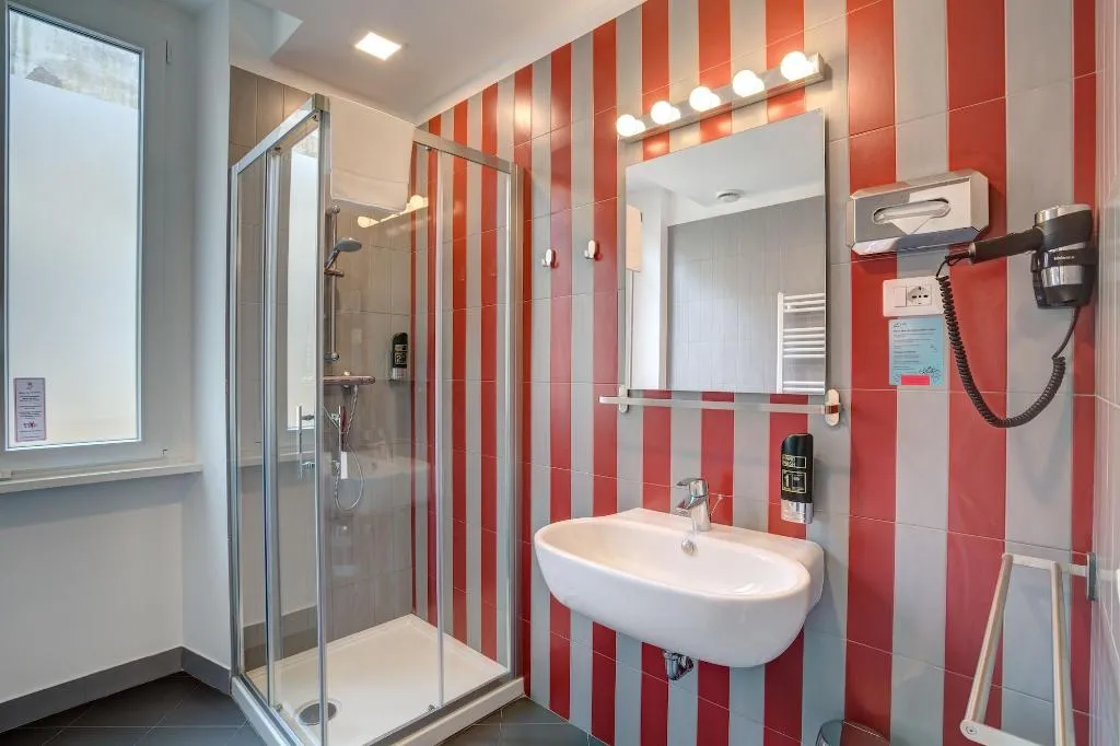 Room, Meininger Roma Termini, Naples