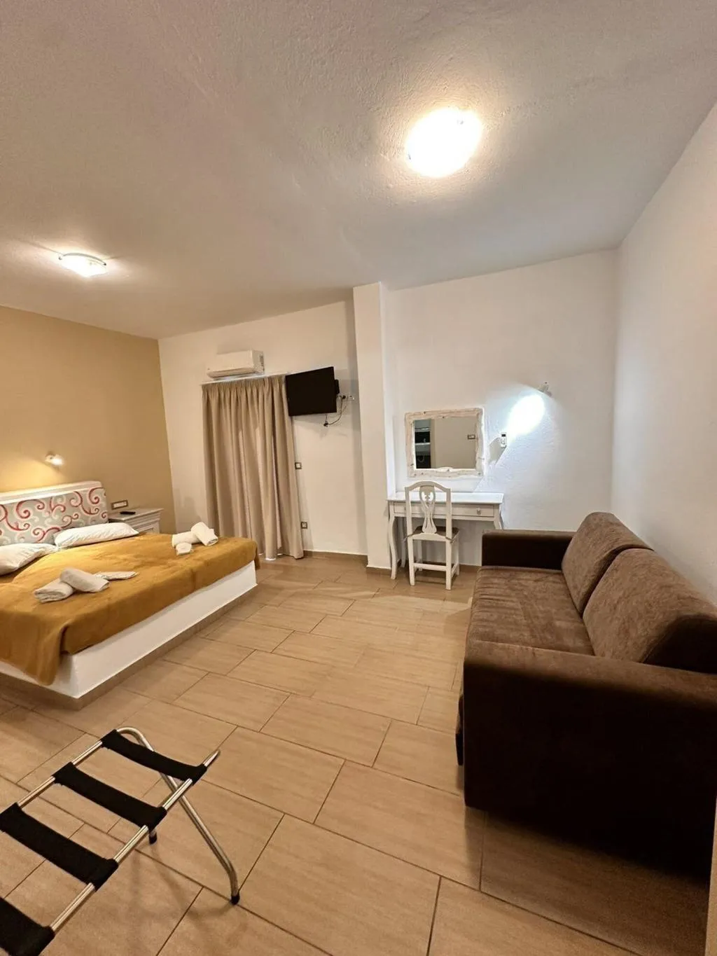 Room, Olympic, Santorini