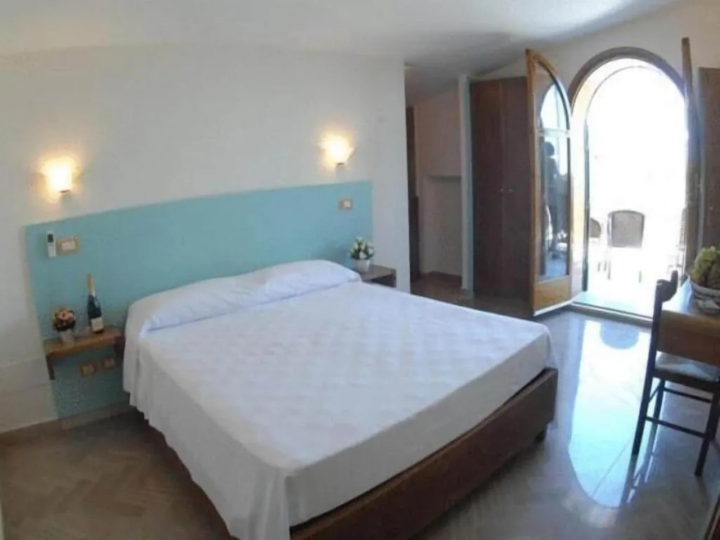 Room, Le Due Sirene, Naples