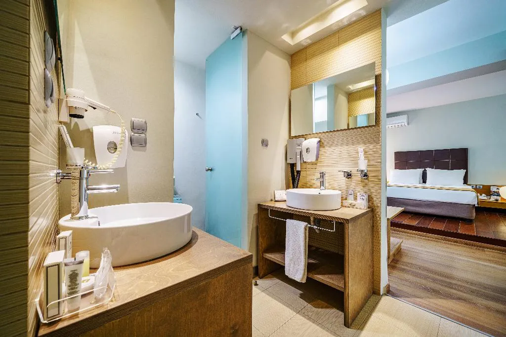 JUNIOR SUITE STANDARD Room, Capsis Hotel Thessaloniki, Halkidiki