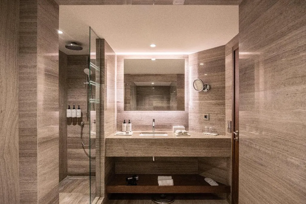 DOUBLE CLASSIC Room, InterContinental Lisbon, Lisbon