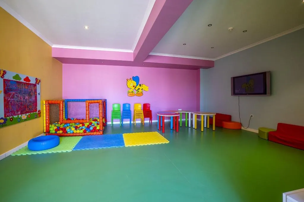 Sports and Entertainment, Azka, Bodrum