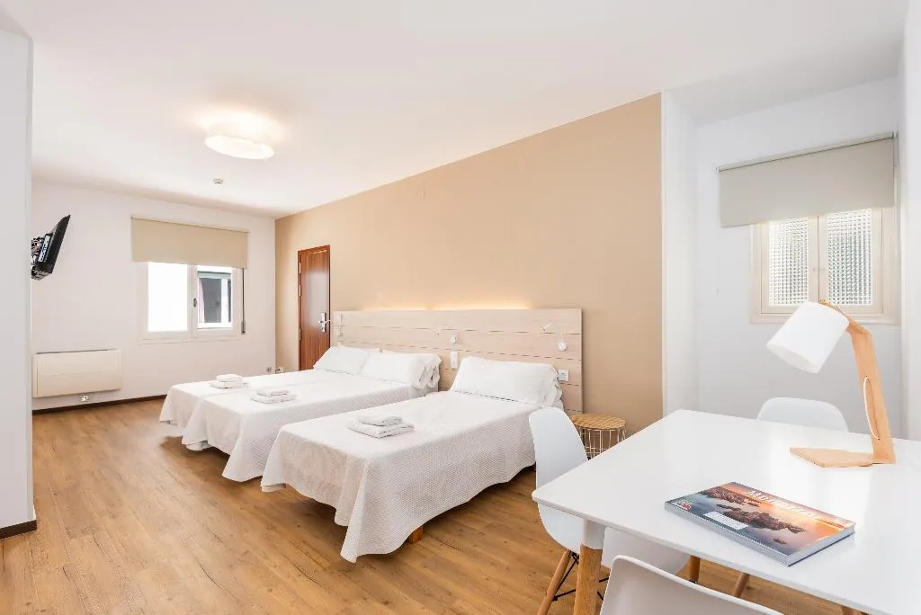 FAMILY ROOM CAPACITY 3 Room, Hostal JUME - URBAN ROOMS, Menorca