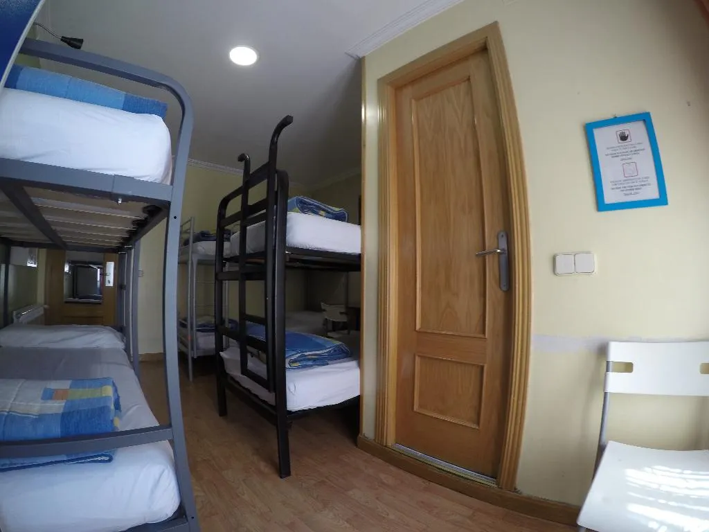 Bed in dormitory CAPACITY 6 Room, Hostel RC Miguel Angel, Madrid