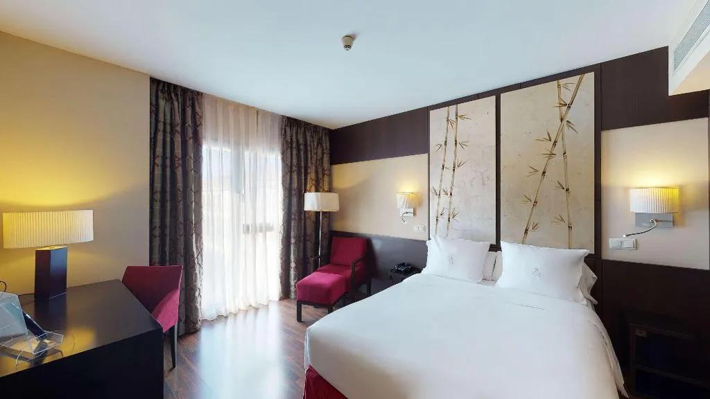 Room, Radisson RED Madrid, Madrid