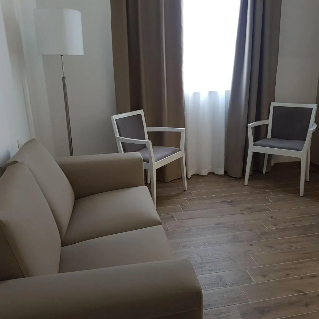 Room, Grand Hotel Del Lago, Palermo
