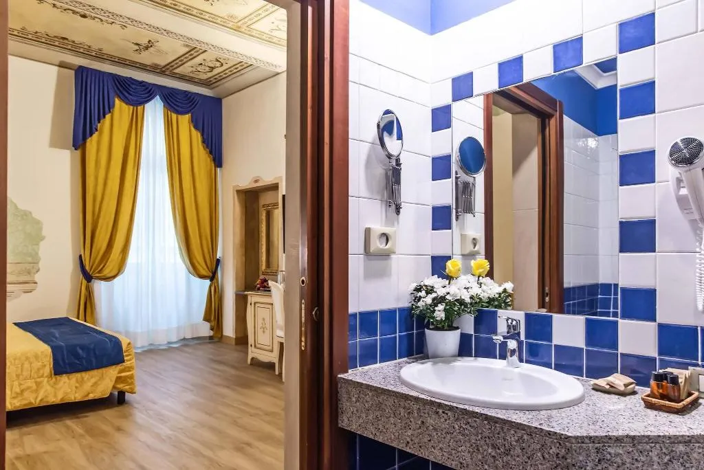 TWIN SUPERIOR Room, Porta Faenza, Florence
