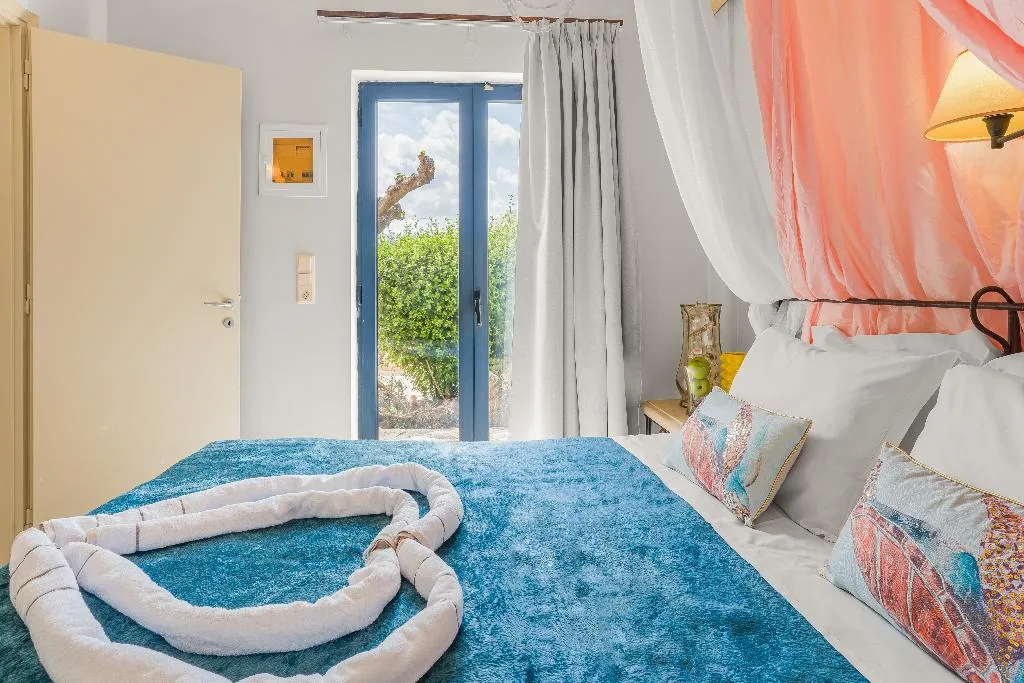 STUDIO SUPERIOR Room, Golden Bay Apartments-Garden Haven, Crete