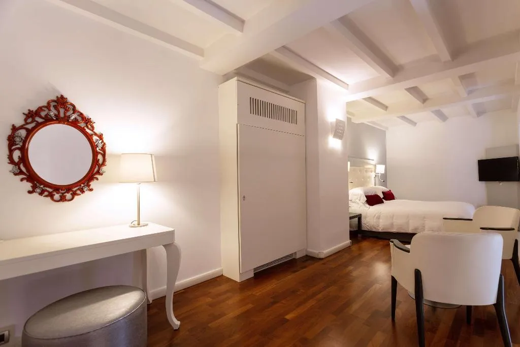 JUNIOR SUITE STANDARD Room, Palazzo Caracciolo Naples, Naples