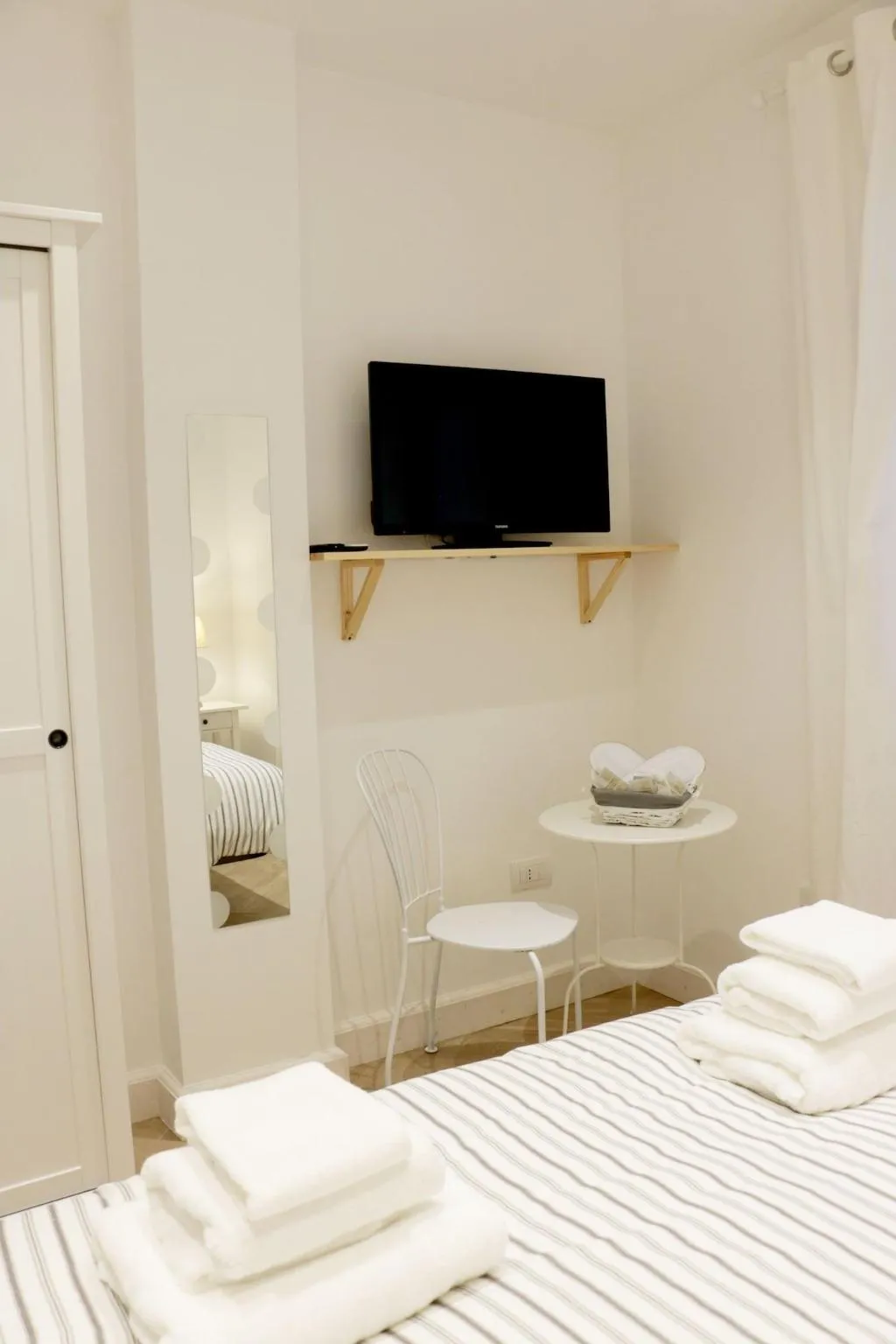 Room, B&B Napoli La scalinata di Chiaia, Naples