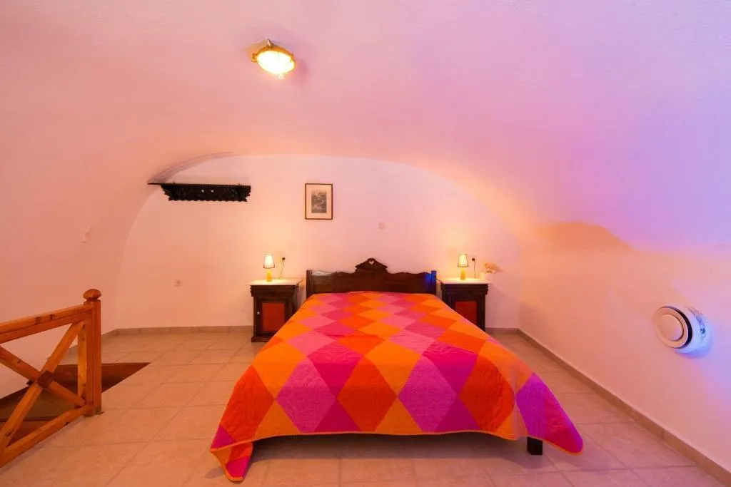 Room, Canava Santino, Santorini