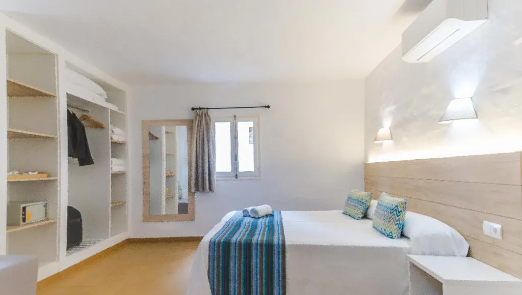 Room, FERGUS Style Punta Arabi, Ibiza