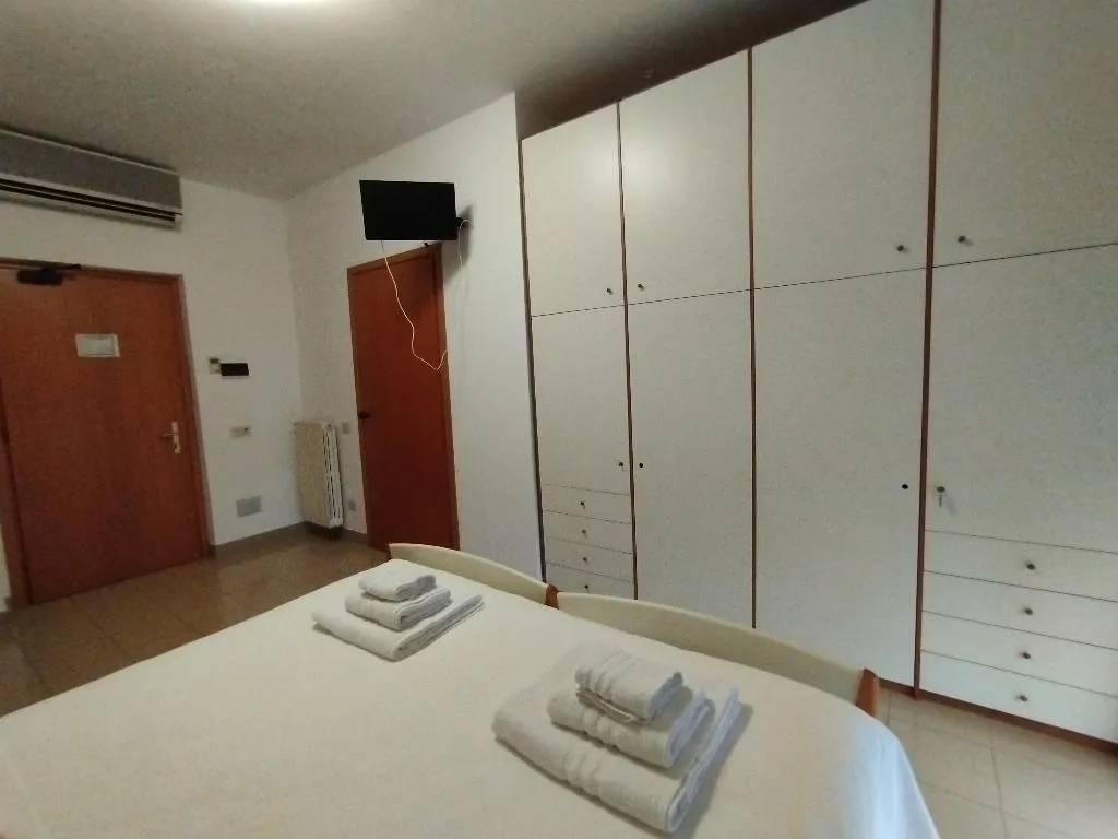 Room, Apulia Hotel Roma, Rome