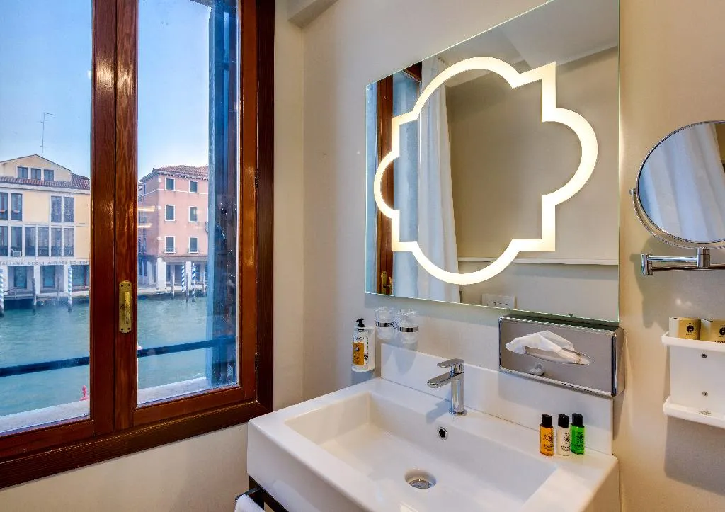 Double or Twin SUPERIOR WITH VIEWS Room, CHC Continental, BW Premier Collection, Venice