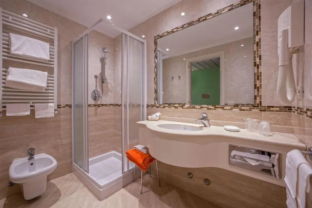 Room, Terme Savoia, Venice