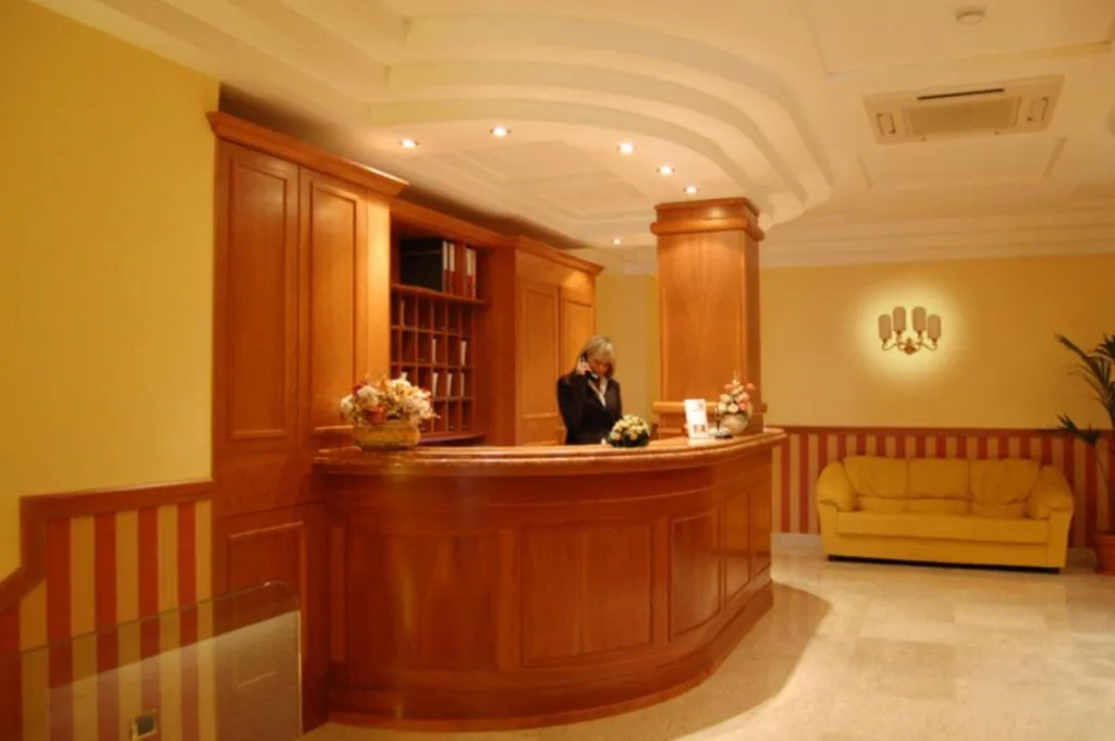 Lobby, Joyfull, Naples