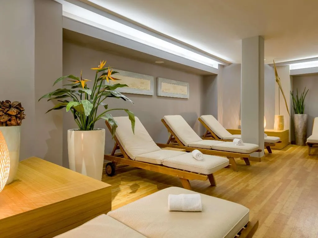 Sports and Entertainment, Movenpick Hotel Amsterdam City Centre, Amsterdam