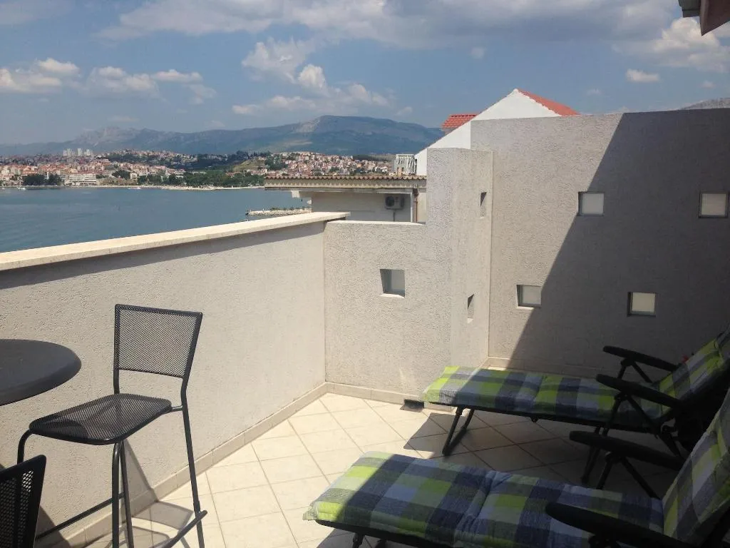 Room, Pink Inn, Split