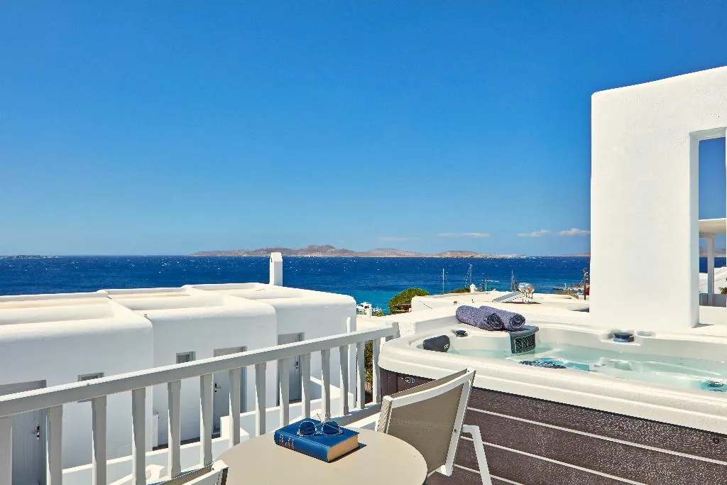 SUITE WITH JACUZZI Room, Manoulas Beach, Mykonos
