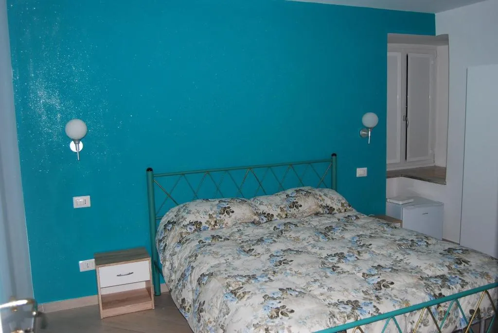 Room, Sorrento Deluxe B B, Naples