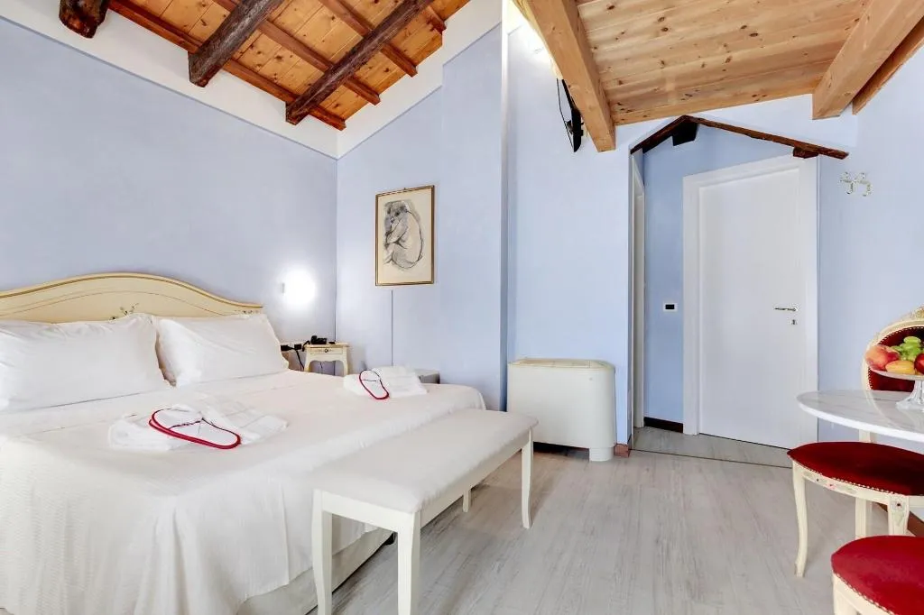 Room, Ca' Riza, Venice