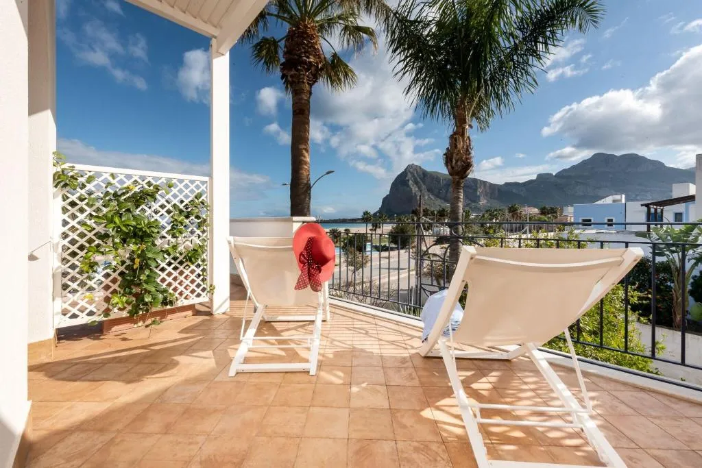 Terrace, Hotel Mediterraneo Faro, Palermo