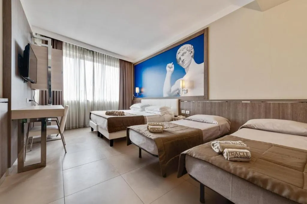 FAMILY ROOM STANDARD Room, Eracle Hotel, Naples