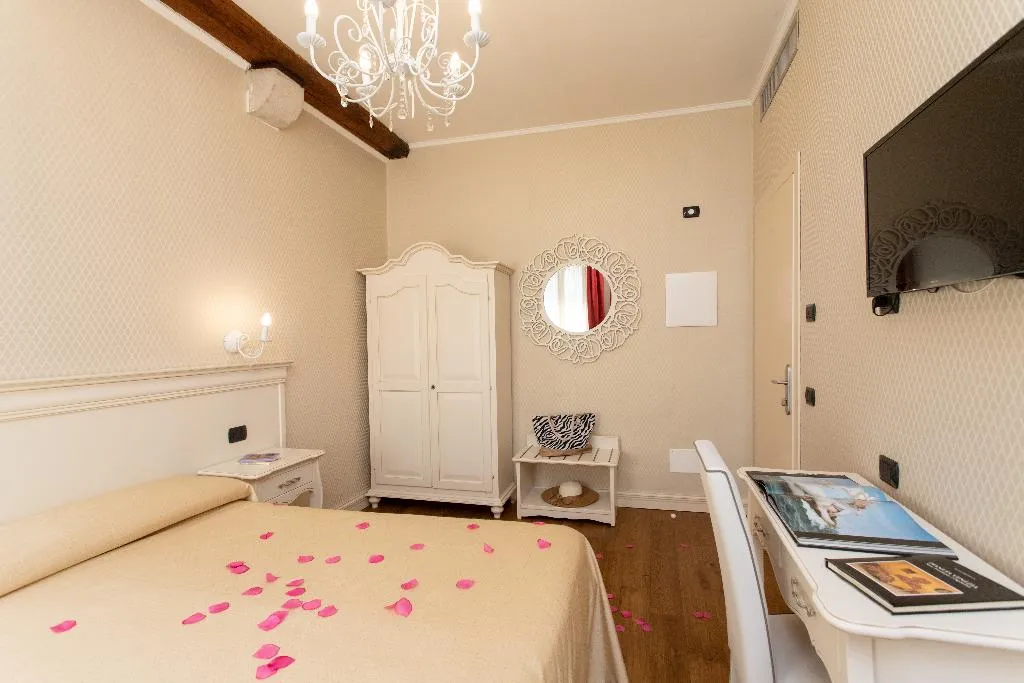 Double or Twin CLASSIC Room, Charming Palace Santa Fosca, Venice
