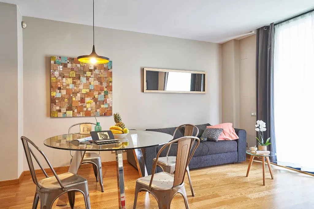 APARTMENT CAPACITY 4 TWO BEDROOMS Room, AinB Sagrada Familia Apartments, Barcelona