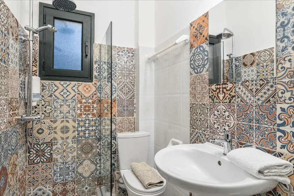 Room, Ledra, Samos