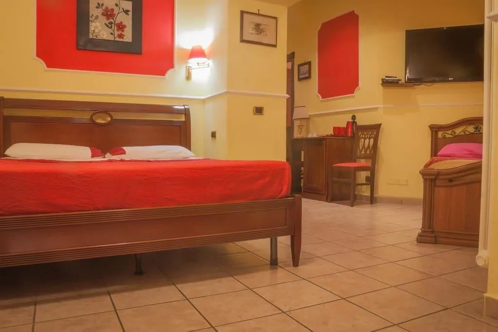 Room, Del Corso, Naples