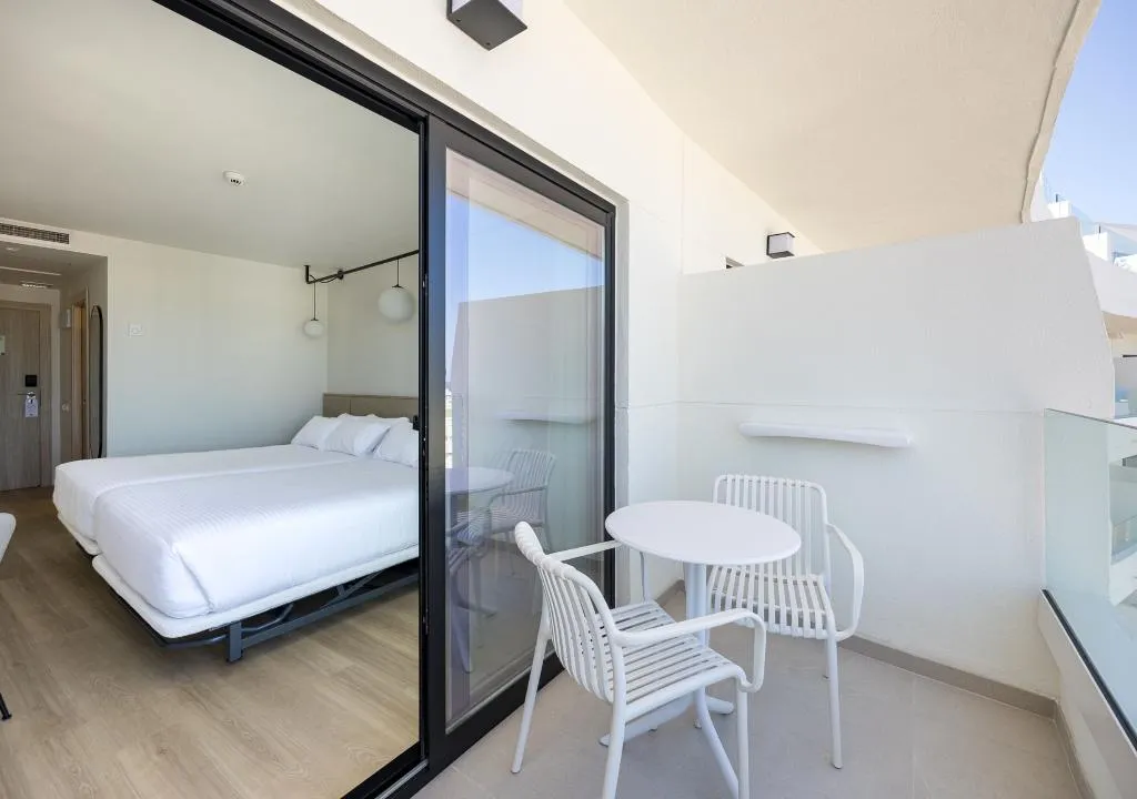 QUADRUPLE STANDARD Room, RH Arena, Valencia