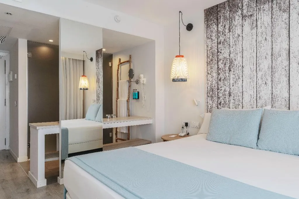 Double or Twin SUPERIOR SEA VIEW Room, Aluasoul Mallorca Resort - Adults Only, Majorca