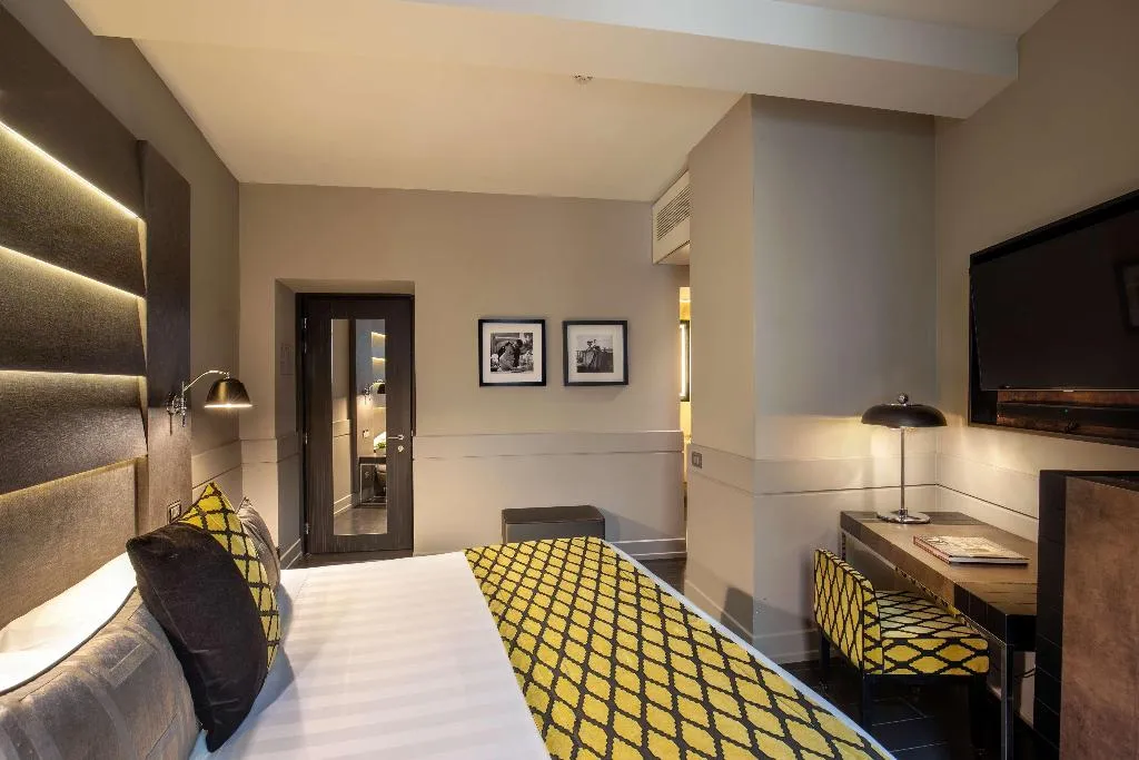 Room, The Style, Rome